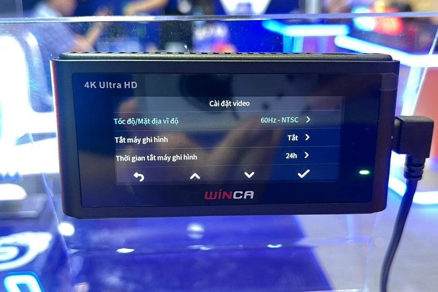 Camera hành trình Winca C100 sở hữu tính năng tắt máy ghi hình 24/24, cho phép ghi hình ngay cả khi xe đã tắt máy. Camera hành trình Winca C100 sở hữu tính năng tắt máy ghi hình 24/24, cho phép ghi hình ngay cả khi xe đã tắt máy.